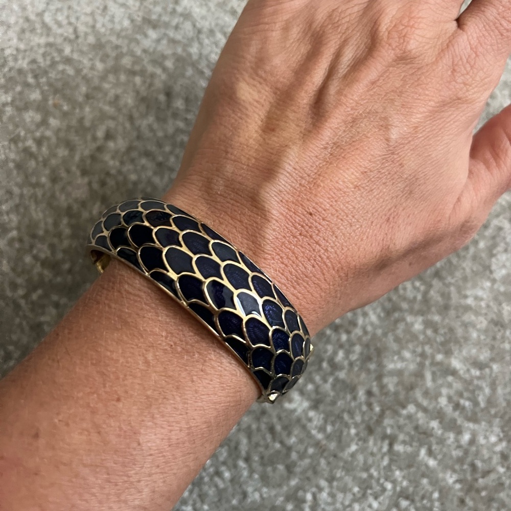 Lily Pulitzer Navy and Gold Scallop Bracelet